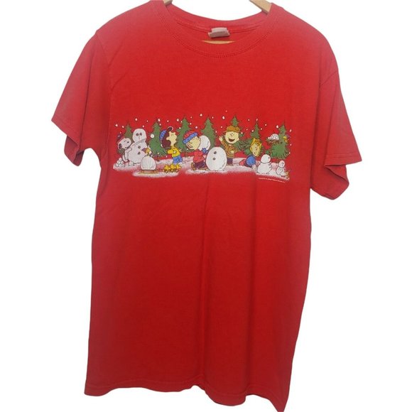 Peanuts Charlie Brown Snoopy Making Snowmen Men's M T Shirt Red Christmas Linus - Picture 1 of 8